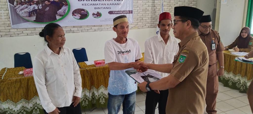 Disnakertrans Tanbu Buka Pelatihan Barbershop