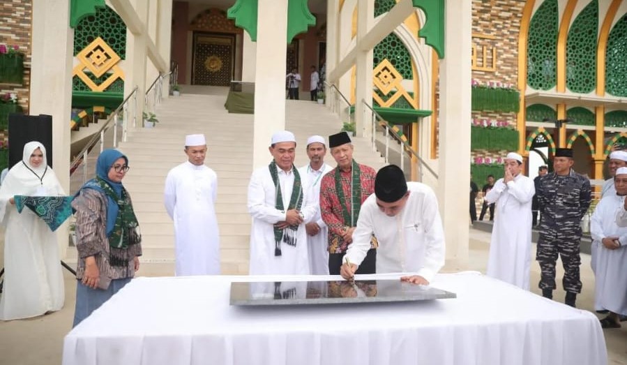Masjid Apung Ziyadatul Abrar Tanah Bumbu Diresmikan