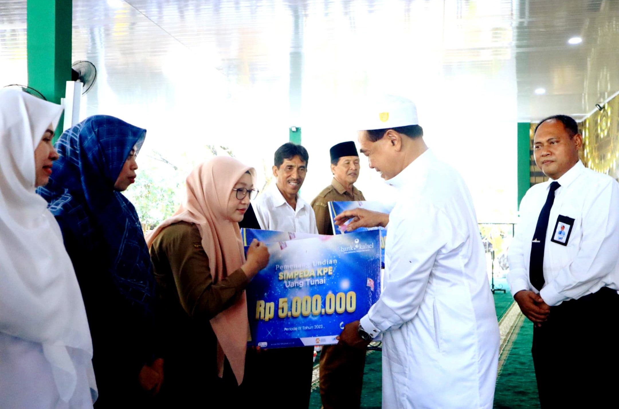 Bank Kalsel Menggelar Undian Simpeda KPE sebagai penghargaan untuk ASN di Kabupaten Tanah Bumbu