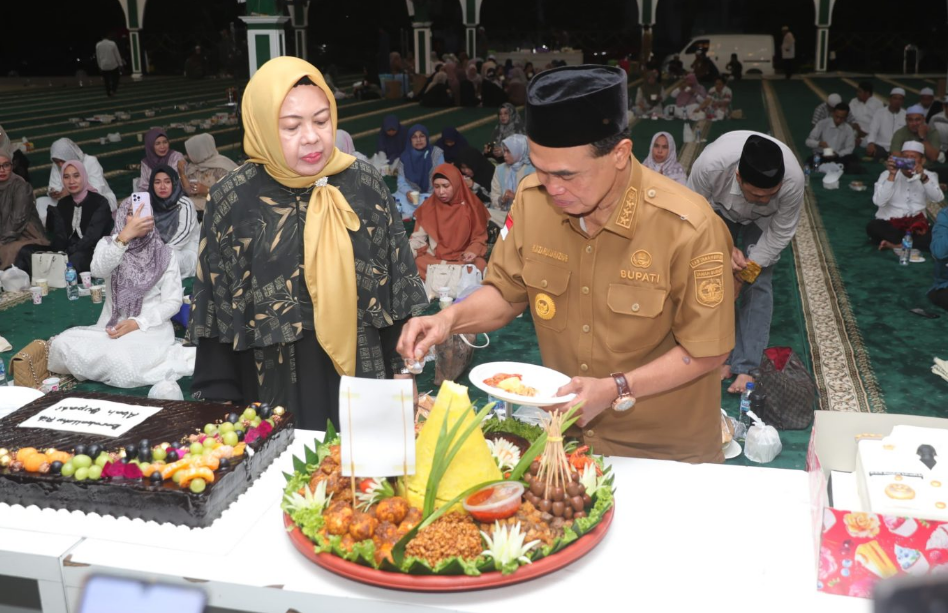Buka Bersama Jajaran Pemkab Tanbu Syukuran Ulang Tahun Bupati Zairullah Azhar