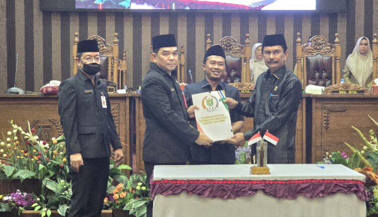 Dua Raperda Disetujui Lima Fraksi DPRD Tanbu