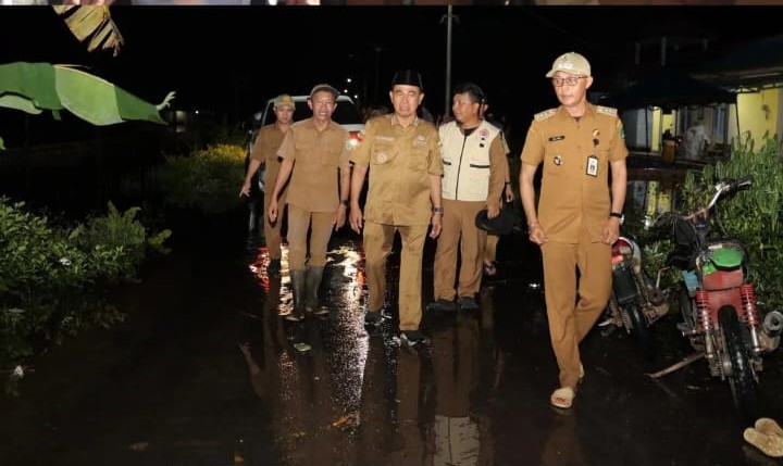 Aksi Tanggap Bupati Tanbu Tinjau Langsung Posko Banjir