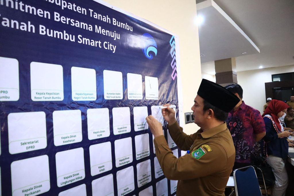 Penandatanganan Penyusunan Masterplan Smart City dan Quick Win Program Unggulan Tahap Empat