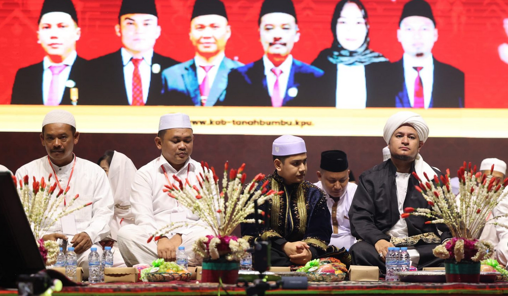 Tanah Bumbu Bershalawat Pada  Sosialisasi Pilkada 2024