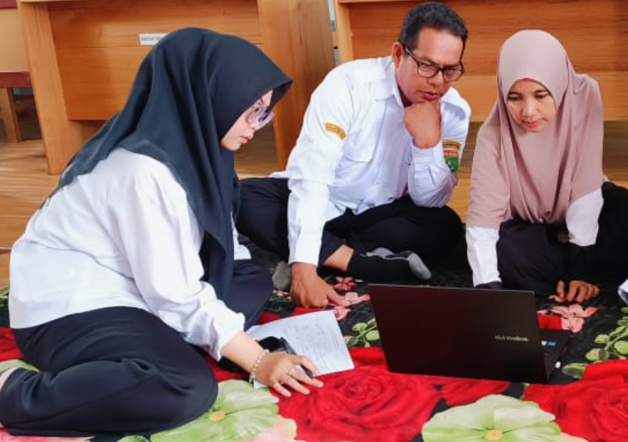 DLH Isi Materi Calon Sekolah Adiwiyata Kabupaten di SMPN 5 Kusan Hilir