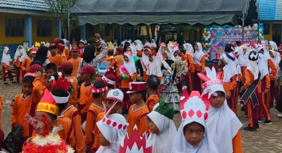 SDN 1 Batuah Kusan Hilir Gelar Syukuran dan Jalan Santai