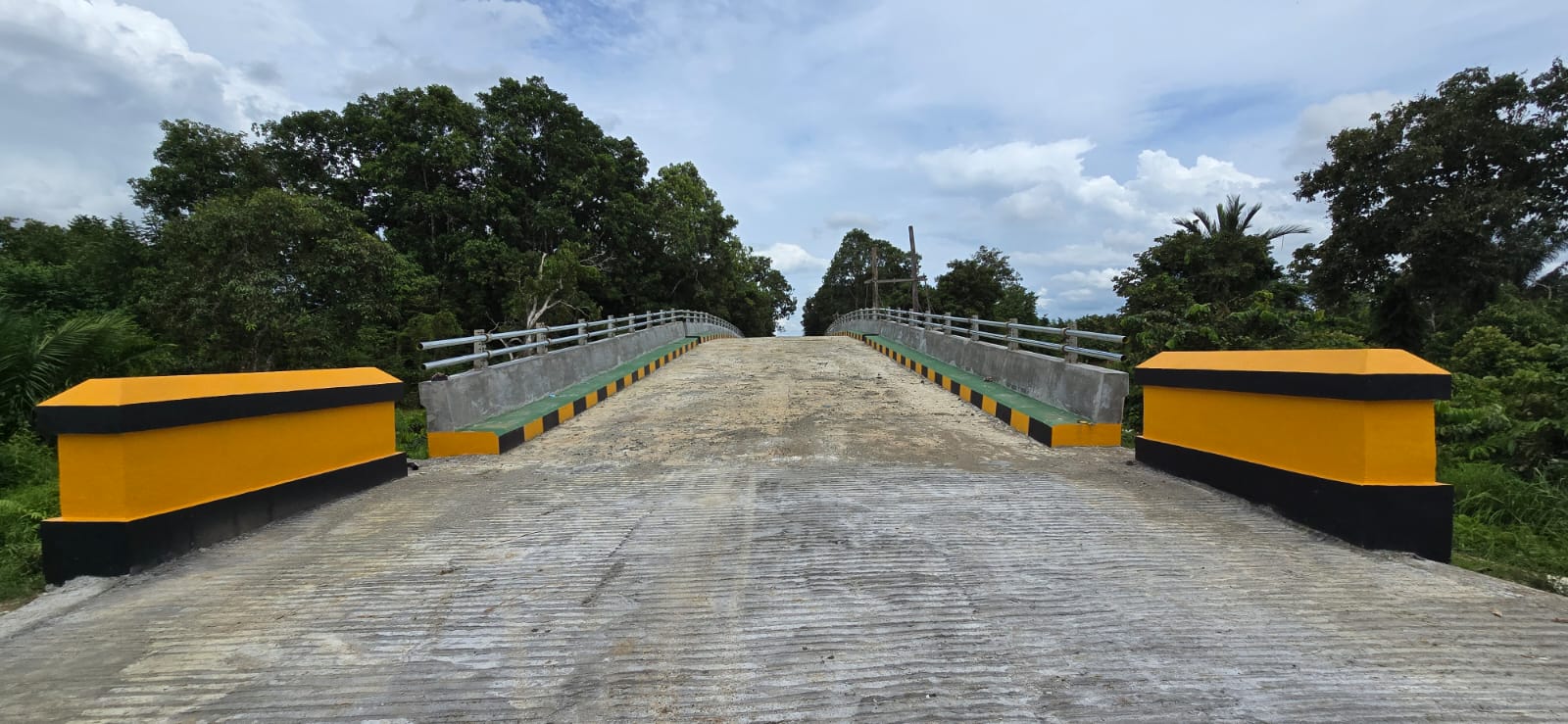 Jembatan Desa Satiung-Desa Karya Bakti Kecamatan Kusan Tengah
