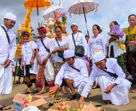 Komitmen Serta Dukungan Pemerintah Daerah Melalui Acara Pesona Melasti Tahun Baru Saka 1947