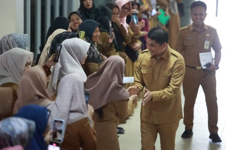 Bang Arul Beri Perhatian Khusus Kepada Para Guru TK