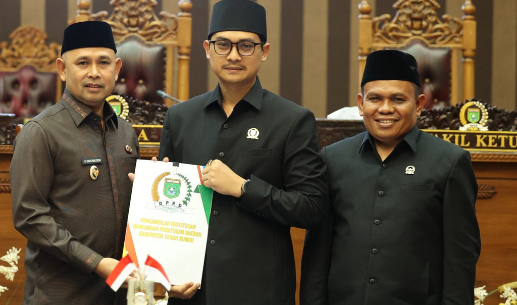 Wabup H. Bahsanudin Hadir Rapurna DPRD Dalam Rangka Penyampaian Rekomendasi LKPJ TA 2024