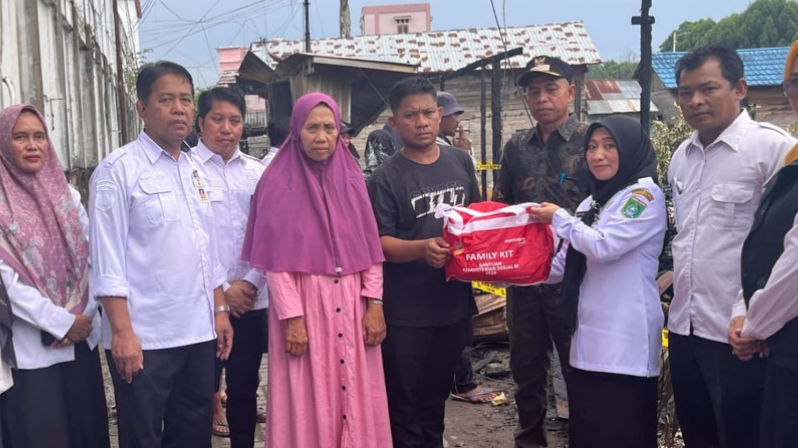 Pemkab Tanbu Salurkan Bantuan untuk Korban Kebakaran di Kecamatan Simpang Empat