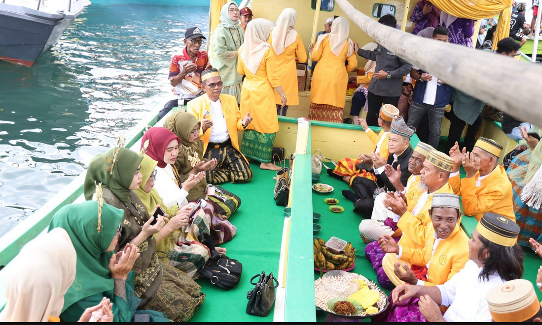 Prosesi Adat Berlangsung Meriah, Acara Puncak Pesona Budaya Mappanre Ri Tasi’e