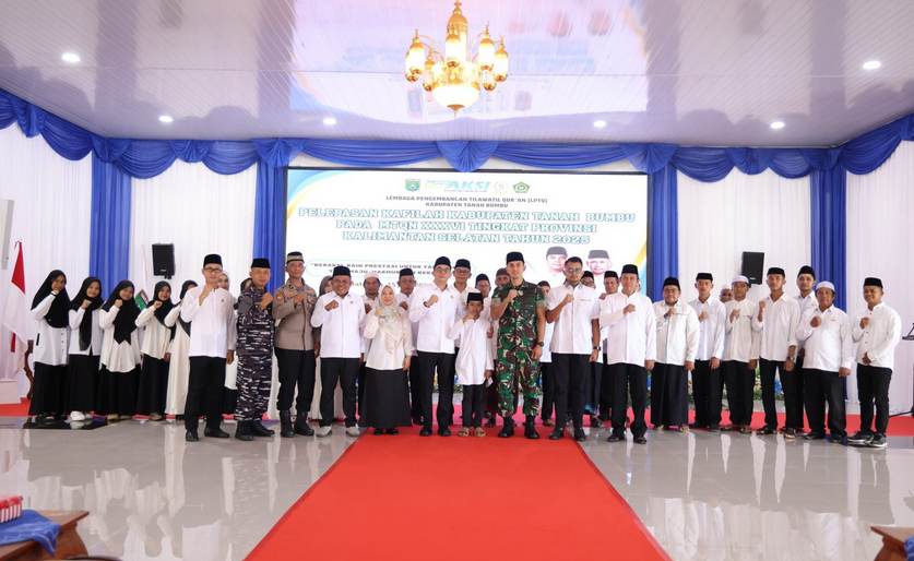 Bupati Andi Rudi Latif Lepas Kafilah MTQ Kabupaten Tanah Bumbu
