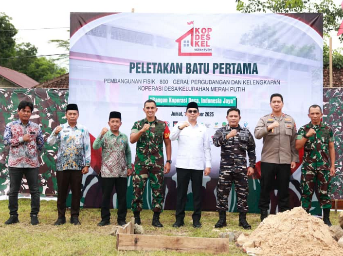 Bupati Andi Rudi Latif Pimpin Aksi Peletakan Batu Pertama Koperasi Desa/Kelurahan Merah Putih