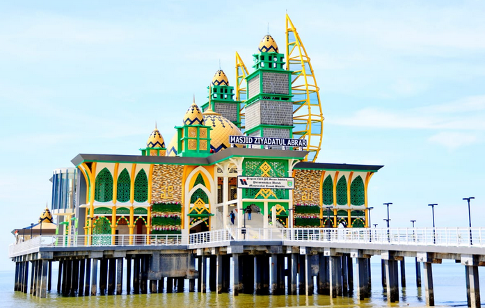 Bupati Andi Rudi Latif Dukung Renovasi Masjid Apung Ziyadatul Abrar