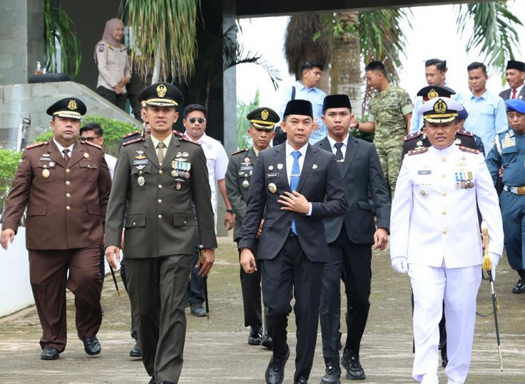 Upacara Peringatan Hari Kebangkitan Nasional dan Proklamasi Gubernur Tentara ALRI Divisi IV Pertahanan Kalimantan Ke-77